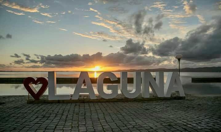 Ampla Cobertura Na Praia Do Mar Grosso Laguna Dış mekan fotoğraf