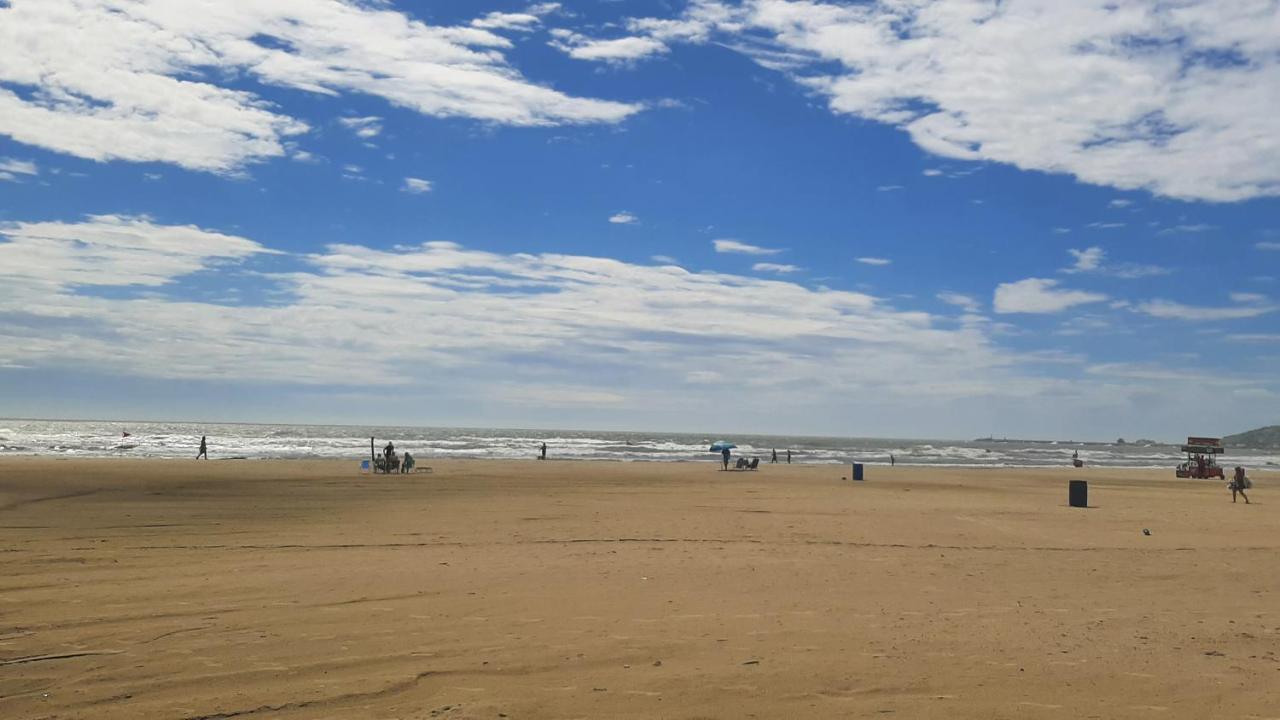 Ampla Cobertura Na Praia Do Mar Grosso Laguna Dış mekan fotoğraf